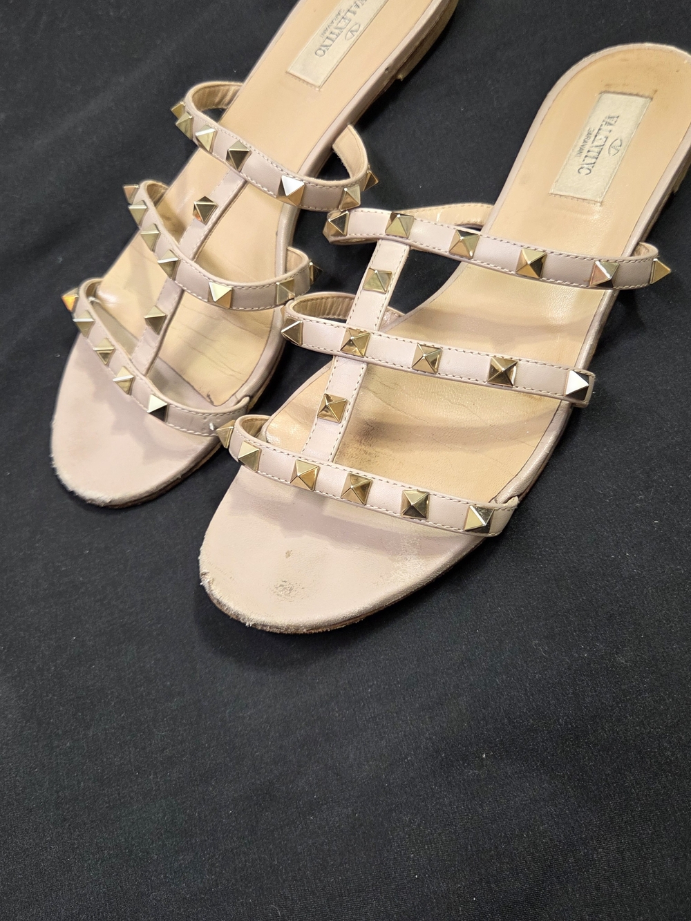 Valentino Garavani Poudre Rockstud Flat Sandals Size 9 Fits Like 8 MISSING STUD